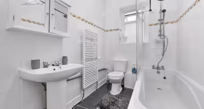 Bathroom at BROWNHILL ROYAL APARTMENT