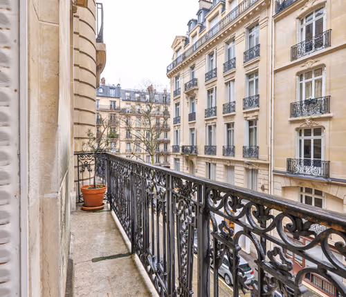 LUXURIOUS LIVING NEAR TROCADÉRO