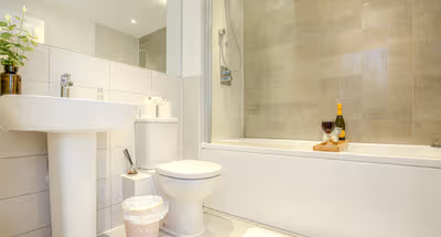 Triumph House| Luxury| Driveway| Sleeps 9