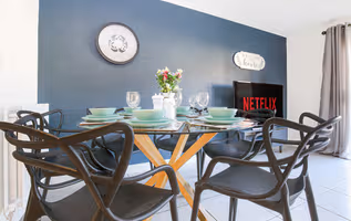 Triumph House| Luxury| Driveway| Sleeps 9