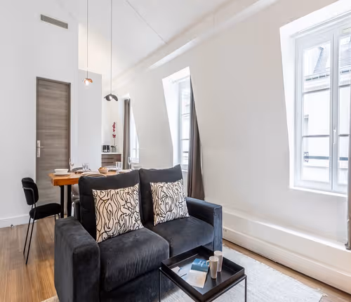 Quatre-Septembre serviced apartment