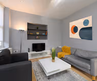 Spacious 3 Bedrooms in City Centre w/ Parking