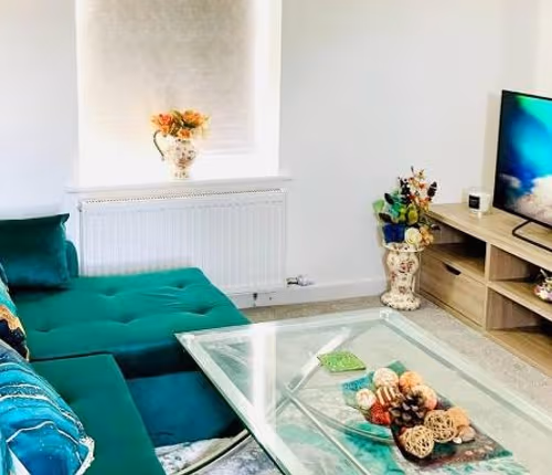 3-Bedroom Gem in Manchester with Free Parking