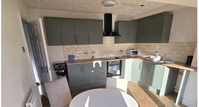 West Midlands Home - 3BR w/FREE Parking and WIFI