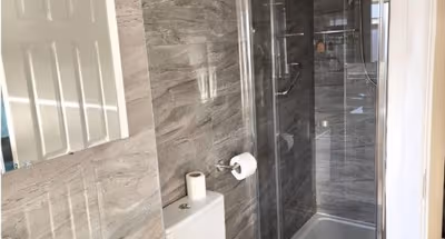 West Midlands Home - 3BR w/FREE Parking and WIFI