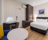 Oaks Melbourne on Collins Hotel