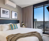 Oaks Melbourne on William Suites