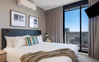 Oaks Melbourne on William Suites