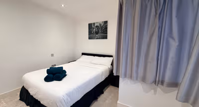 Sleek Modern 2BDR Flat in Charming Pinner