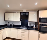 Sleek Modern 2BDR Flat in Charming Pinner