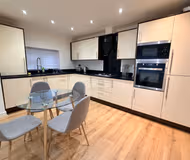 Sleek Modern 2BDR Flat in Charming Pinner