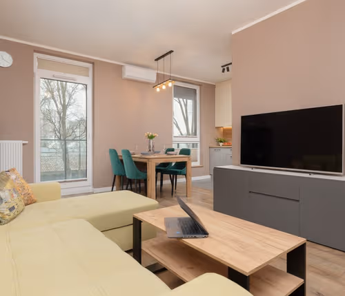 Modern Apartment on Instalatorów with Balcony – Ideal for 4 Guests