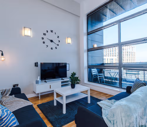 Modern 2BR Flat for 6 | Manchester | Full Kitchen