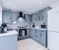Stylish 2BR House for 4 in Manchester w/ Parking