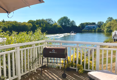 Lake View | Cotswolds | Near Cirencester