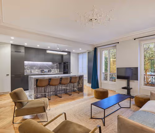 Elegant 3-Bedroom Apartment in the Chic of Paris, Opera