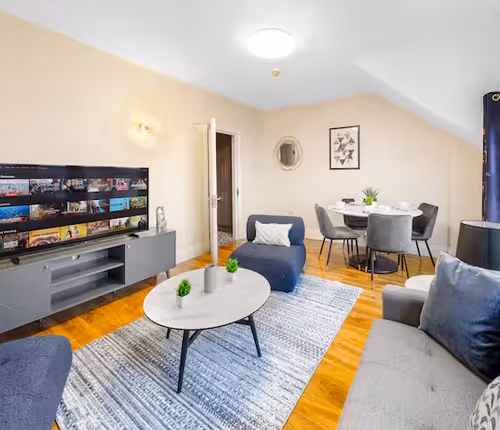 Stylish 4 Bedroom Home in London