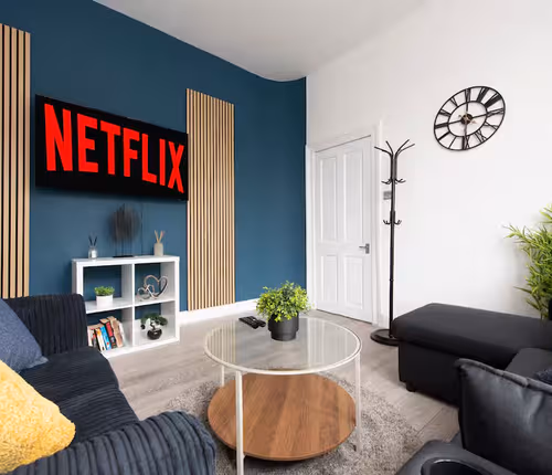 4 bedroom home in Greater London