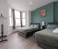 4 bedroom home in Greater London