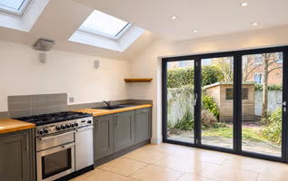 Hill View - Spacious 4 Bedroom House