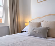 Hill View - Spacious 4 Bedroom House