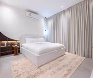 Elegant Contemporary Apartment – Alwadi Road