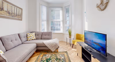 Bright and Central 4 Bed Victorian House with Parking