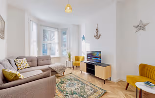 Bright and Central 4 Bed Victorian House with Parking