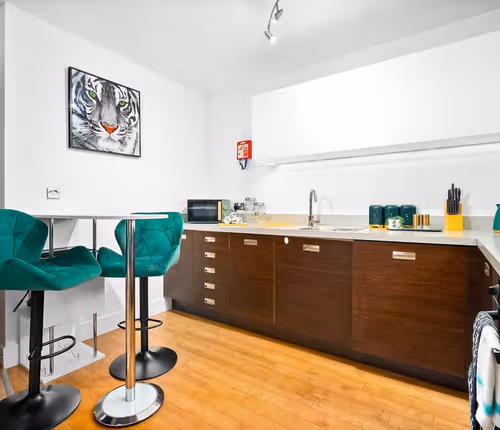 Upper Marshal 1F 2BR
