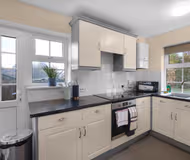 Modern 1 Bedroom Apartment in Streatham with Parking