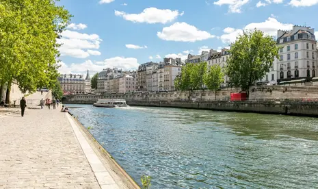 A Luxury 3 Bedroom On Ile De La Cité With Incredible Views On Seine River