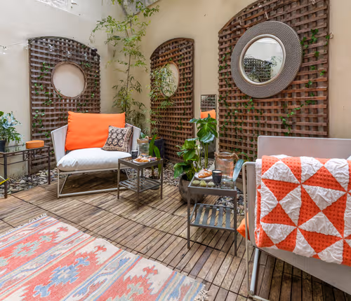 Elegant Hyde Park Flat with King Bed & Patio