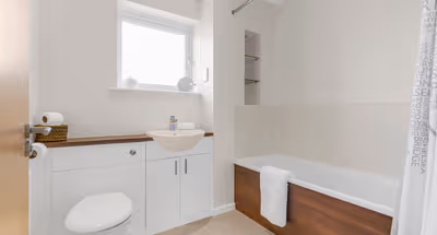 3-Bed Family Home near Bluewater with Parking