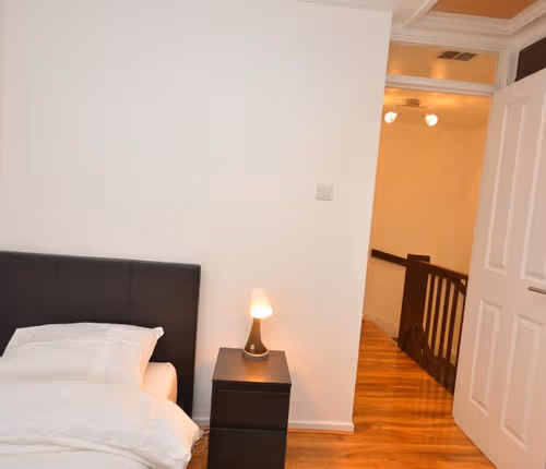 Newly refurbished 3 bedroom house London