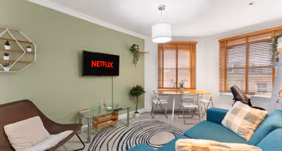 Stylish & Comfortable 2BR | Easy City Links