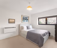 Canal-View London 2BR Flat Near Victoria Park