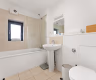 Canal-View London 2BR Flat Near Victoria Park