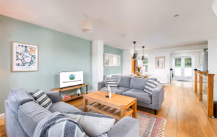 32 Cotswold Road North