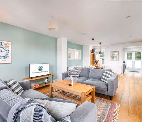 32 Cotswold Road North