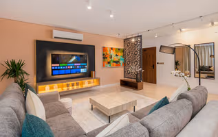 Spacious & Luxurious Residence in Almughrizat