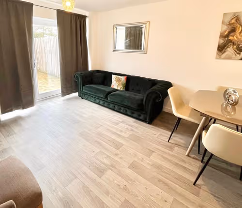 Large 3 Bedroom Home with Parking