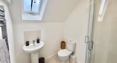 Large 3 Bedroom Home with Parking