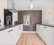 Meadows 5 Bed Cosy & Comfy,