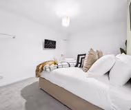 Redhill Drive Retreat|Near Eastville Park
