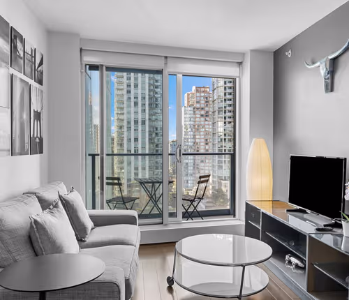 Richards St Apartment