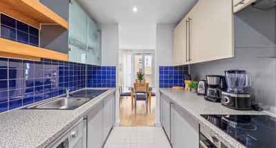 Aldgate East Apartment with rooftop Terrace access