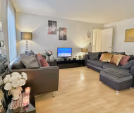 Aldgate East Apartment with rooftop Terrace access