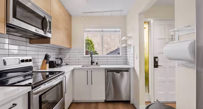 Ave Redwood Apartment