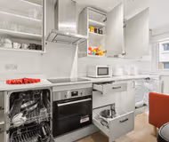 Fully equipped kitchen in 2 bed at Central London flat 10 min to Westminster