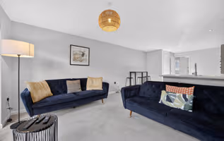 4BR Spacious Home in Newport